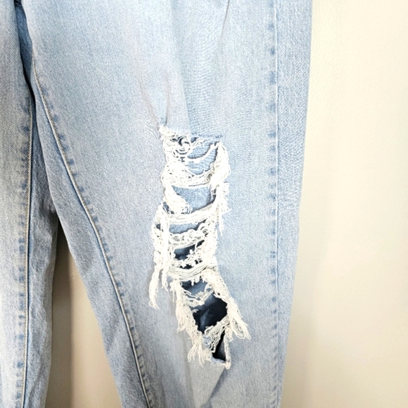 High Rise Baggy Jeans Raw Hem Distressed Destroyed Light Wash Size 8/29R - Picture 5 of 9